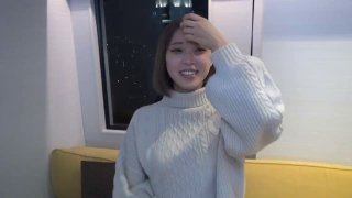 极品反差婊，这货长得本来就很骚，穿上各种制服丝袜网袜做爱，那圆润又翘的顶级蜜臀，操她到底有多爽，只有操过她的土豪知道(5)
